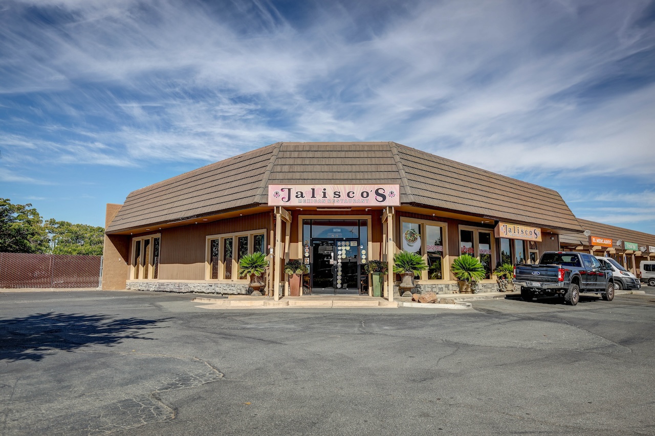 Jalisco’s Mexican Restaurant storefront on Brentwood Boulevard